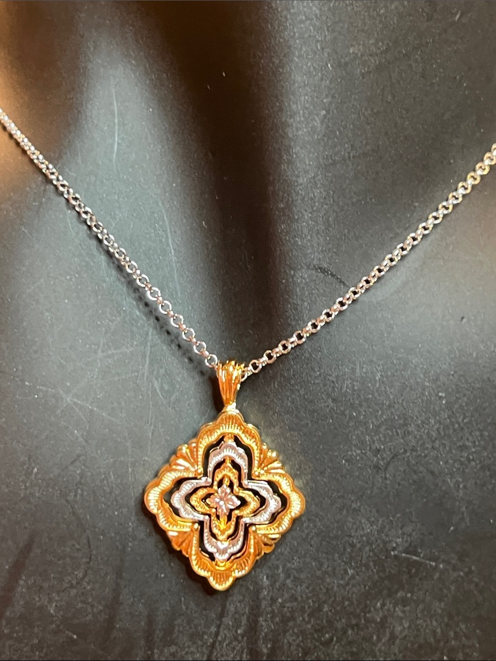 Gold Floral Filigree Pendant Necklace - Women Jewelry